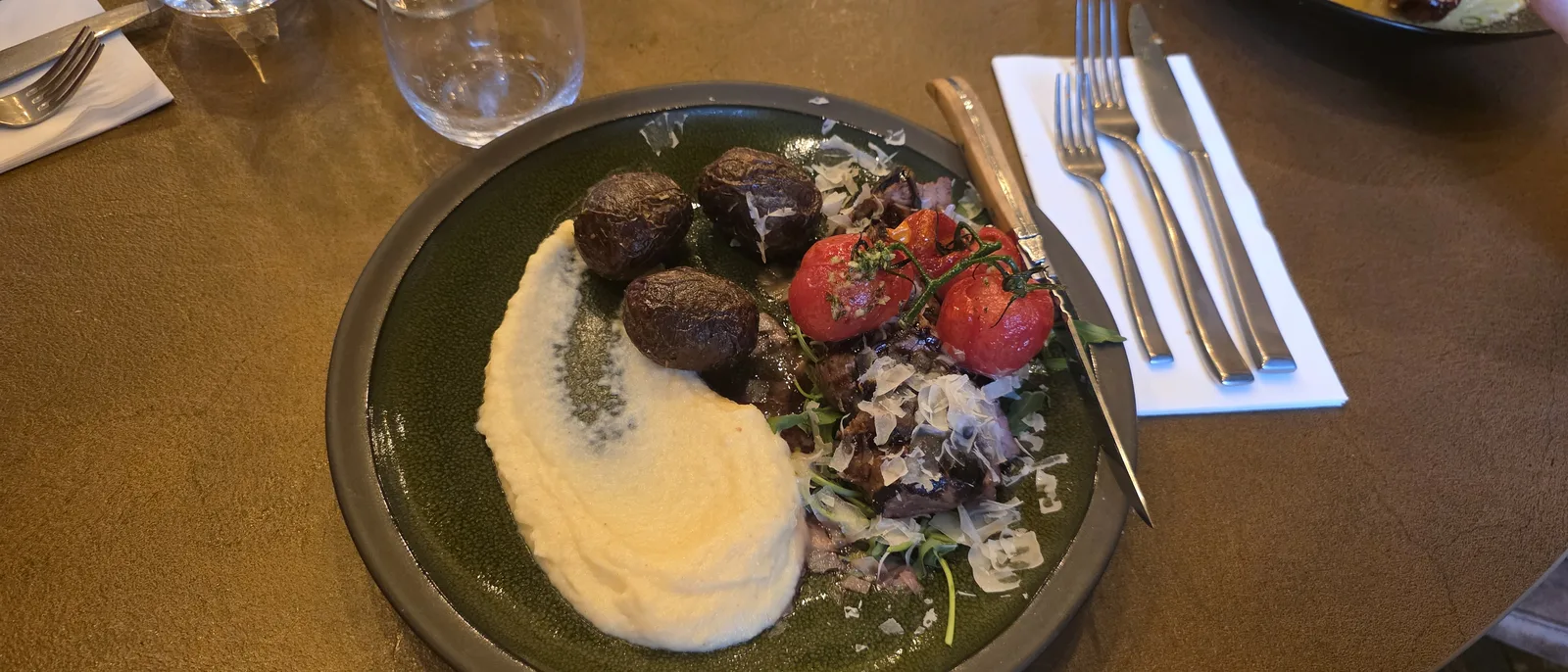 Review van Monika Urlings